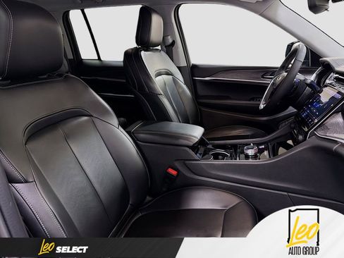 Used 2023 Jeep Grand Cherokee Limited image 28