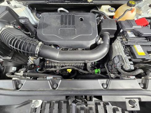 Used 2023 GMC Acadia SLT image 11