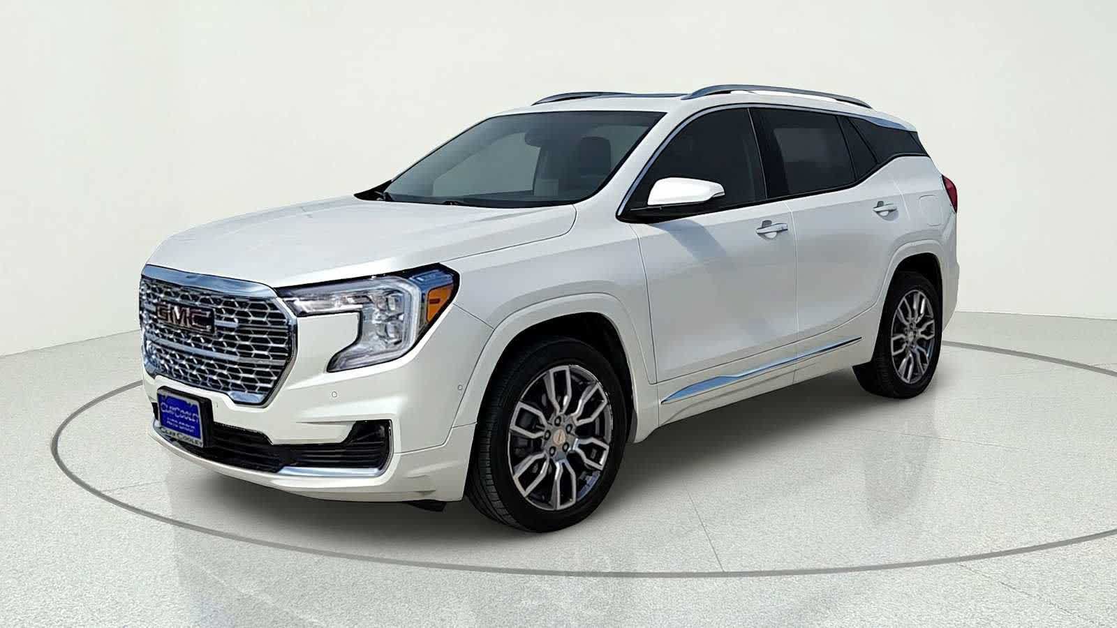 Used 2023 GMC Terrain Denali w/ Denali Premium Package AWD/4WD image 3