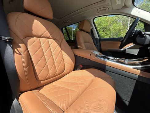 Used 2023 BMW X7 xDrive40i w/ Premium Package AWD/4WD image 27