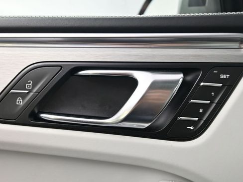 Used 2023 Porsche Macan Turbo AWD/4WD image 18