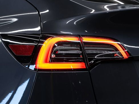 Used 2023 Tesla Model Y Long Range image 14