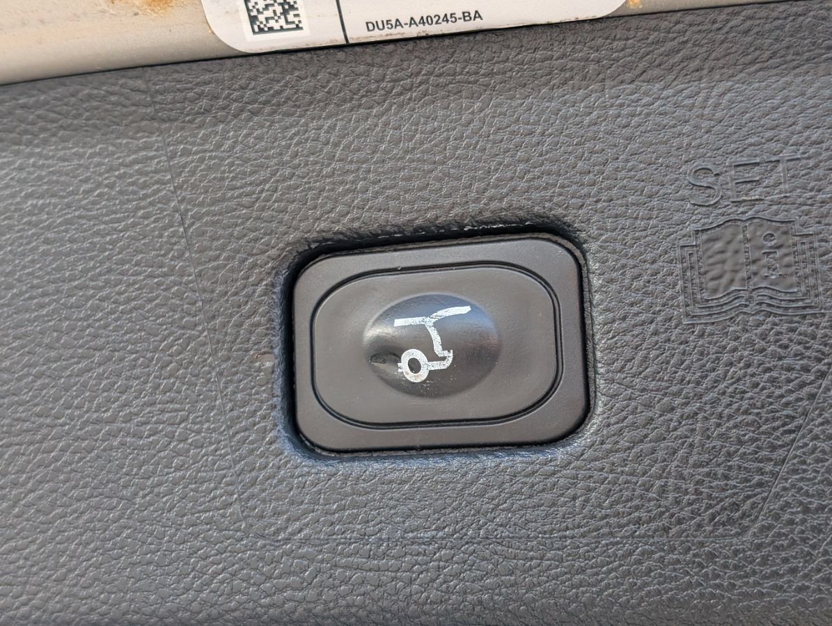 Used 2017 Ford Edge Titanium w/ Equipment Group 301A AWD/4WD image 20