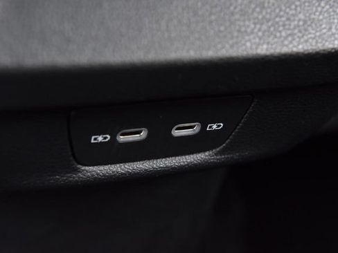 Certified 2025 Volkswagen Tiguan SE FWD image 23