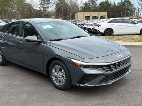New 2026 Hyundai Elantra SE image 3