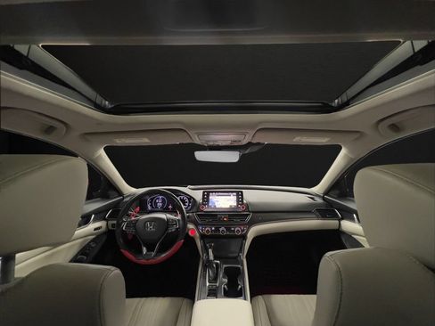 Used 2018 Honda Accord Touring image 12