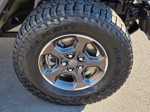 Used 2022 Jeep Gladiator Rubicon w/ Cold Weather Group image 6