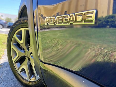 Used 2016 Jeep Renegade Latitude FWD image 13