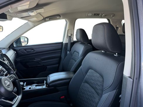 Used 2025 Nissan Pathfinder S FWD image 10