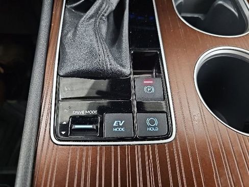 Certified 2023 Toyota Sienna XLE FWD image 23
