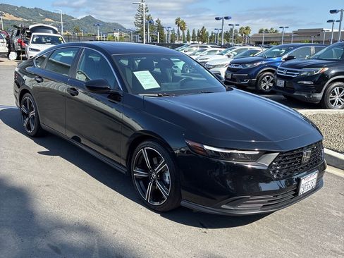 Used 2025 Honda Accord Sport image 1
