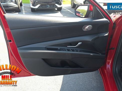 Used 2022 Hyundai Elantra SEL w/ Cargo Package FWD image 12