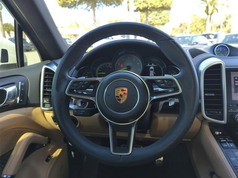 Used 2017 Porsche Cayenne S Platinum image 23