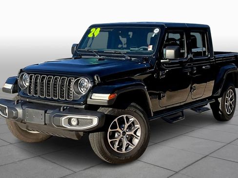 Certified 2024 Jeep Gladiator Sport image 2