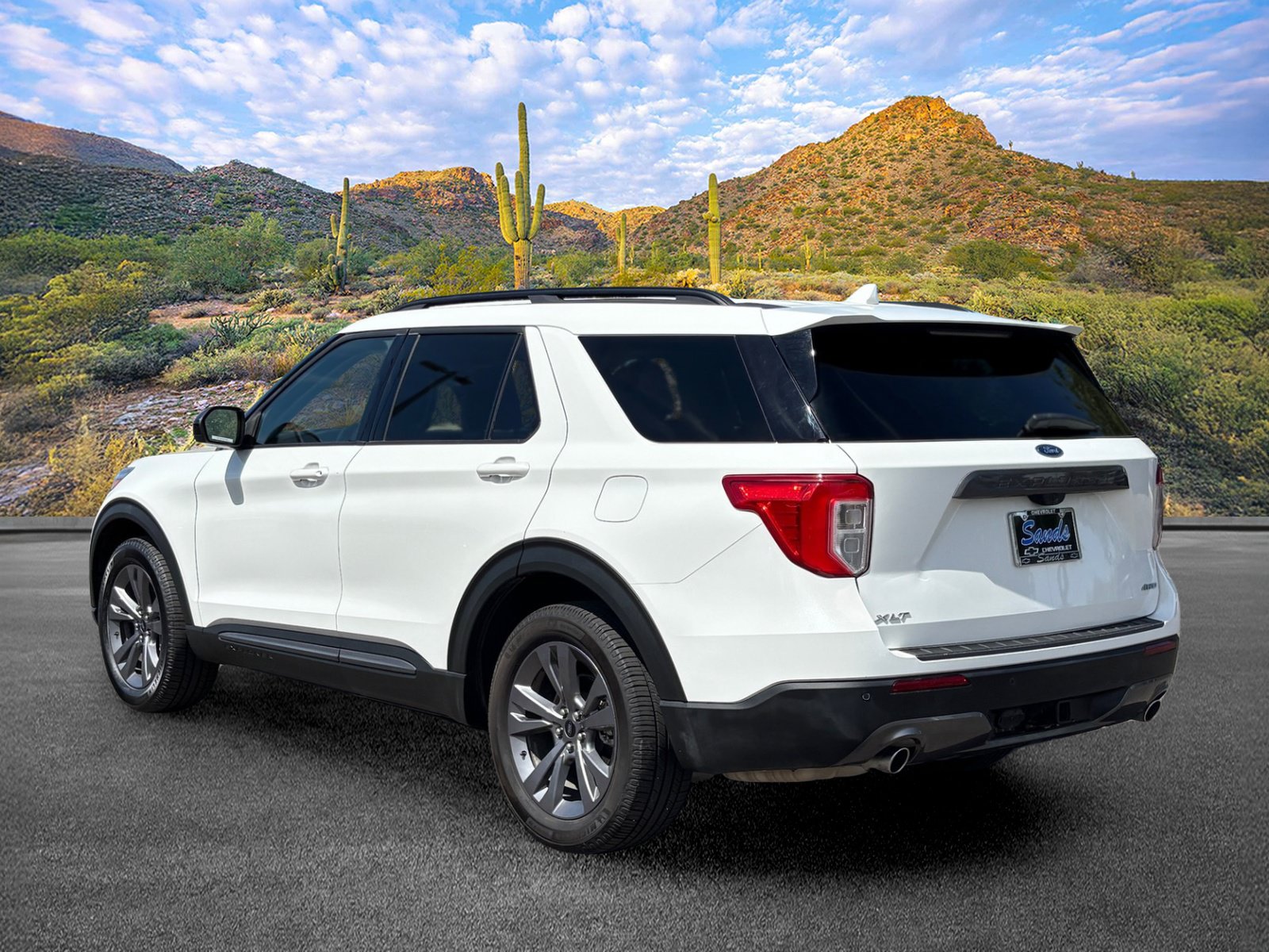 Used 2022 Ford Explorer XLT w/ Equipment Group 202A AWD/4WD image 6