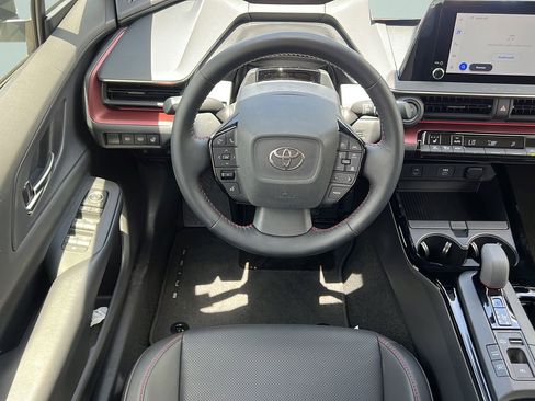 Used 2025 Toyota Prius Plug-In Hybrid FWD image 12