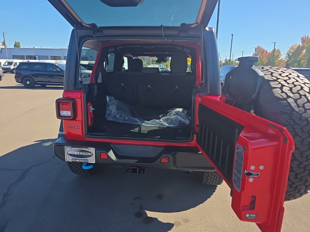 Used 2024 Jeep Wrangler Unlimited AWD/4WD image 12
