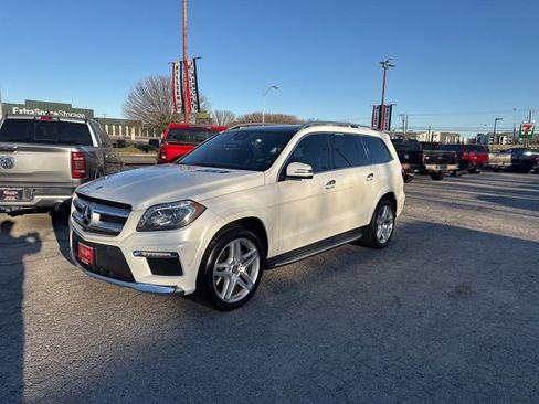 Used 2015 Mercedes-Benz GL 550 4MATIC image 2