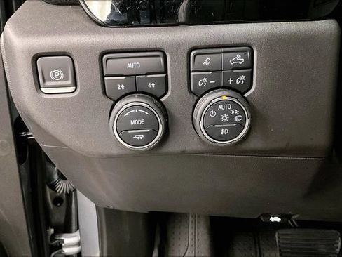 Used 2023 Chevrolet Silverado 1500 LTZ w/ LTZ Convenience Package II AWD/4WD image 39
