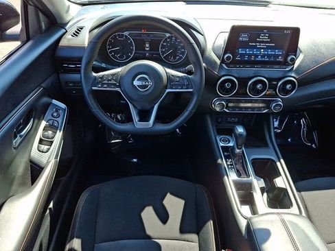 Used 2025 Nissan Sentra SR FWD image 11