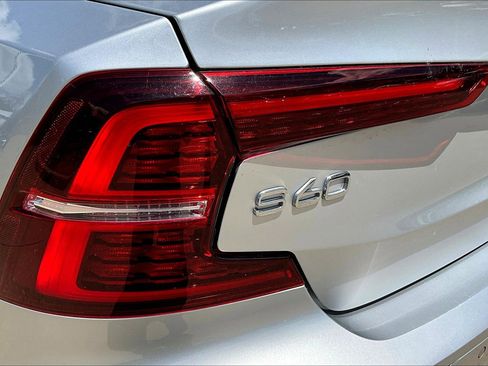 Used 2022 Volvo S60 B5 Momentum AWD/4WD image 23