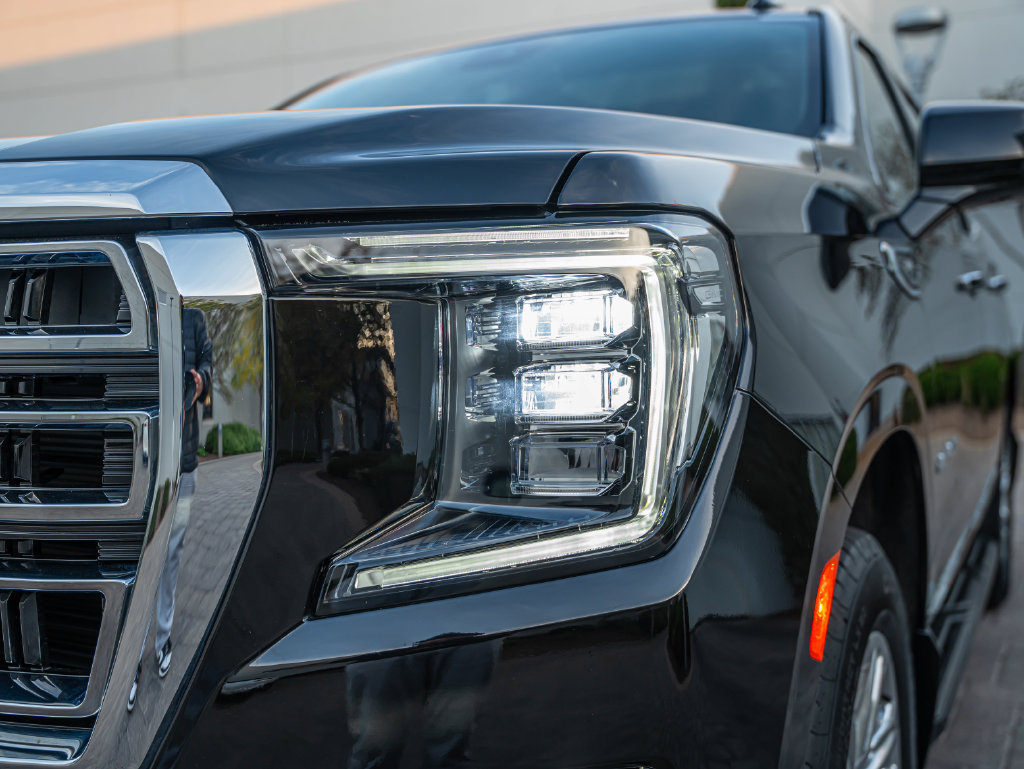 Used 2024 GMC Yukon SLT w/ SLT Premium Package AWD/4WD image 13
