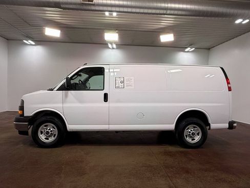 Used 2024 GMC Savana 2500 w/ Driver Convenience Package image 32