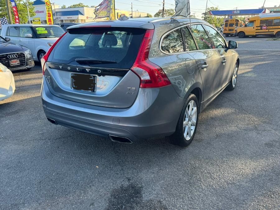 Used 2017 Volvo V60 T5 Premier w/ Convenience Package AWD/4WD image 6