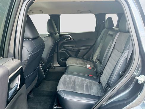 Used 2024 Mitsubishi Outlander SE image 26