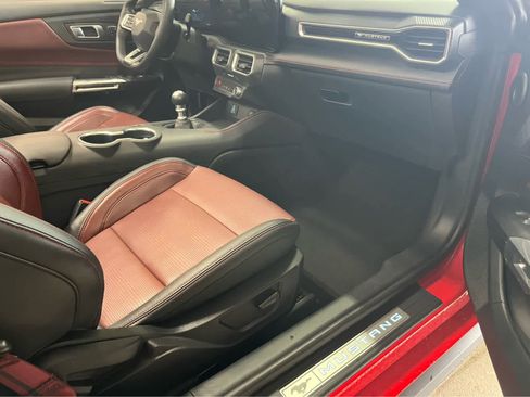Used 2025 Ford Mustang GT Premium RWD image 40