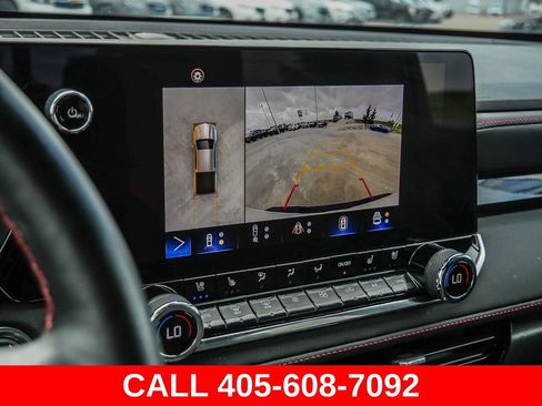 Used 2023 Chevrolet Colorado Z71 w/ Z71 Convenience Package 2 AWD/4WD image 46