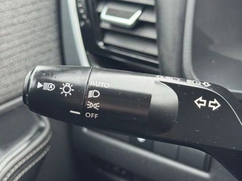 Used 2022 Nissan Rogue SV image 27