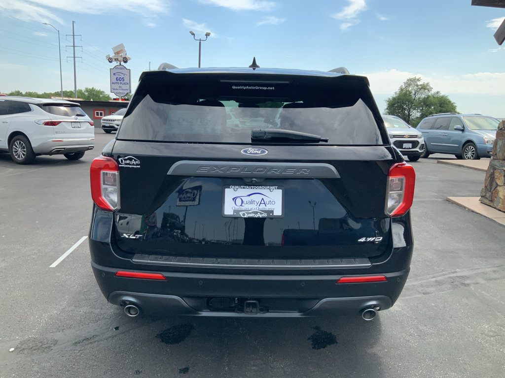 Used 2023 Ford Explorer XLT w/ Equipment Group 202A AWD/4WD image 7