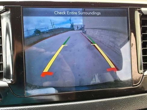 Used 2017 Chrysler Pacifica Touring-L w/ Tire & Wheel Group FWD image 23
