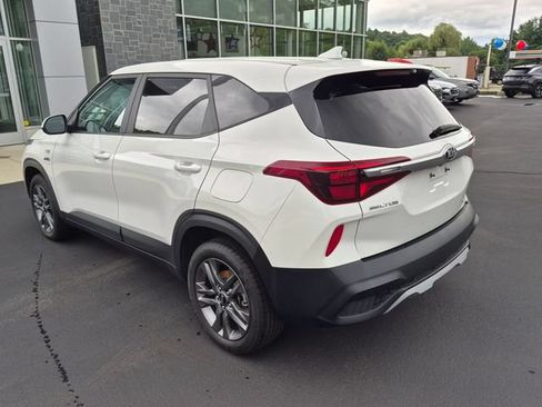 Used 2021 Kia Seltos LX AWD/4WD image 5