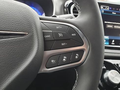 New 2026 Chrysler Pacifica Select image 11