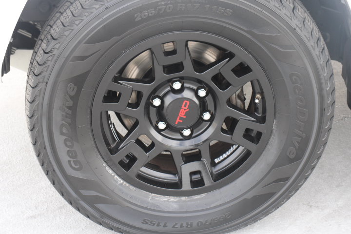 Used 2016 Toyota 4Runner SR5 AWD/4WD image 10