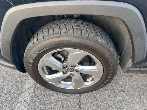 Used 2021 Toyota RAV4 Limited image 17