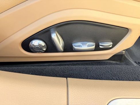 Used 2018 Porsche Panamera 4 image 19