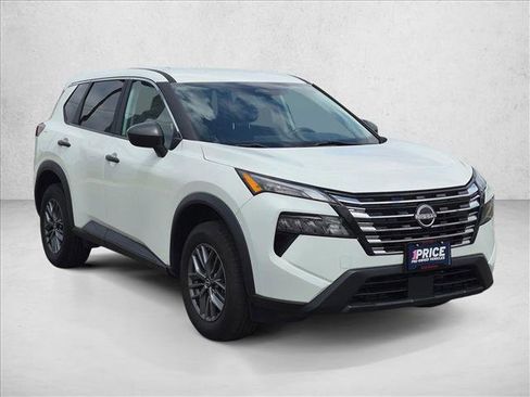 Used 2024 Nissan Rogue S AWD/4WD image 3