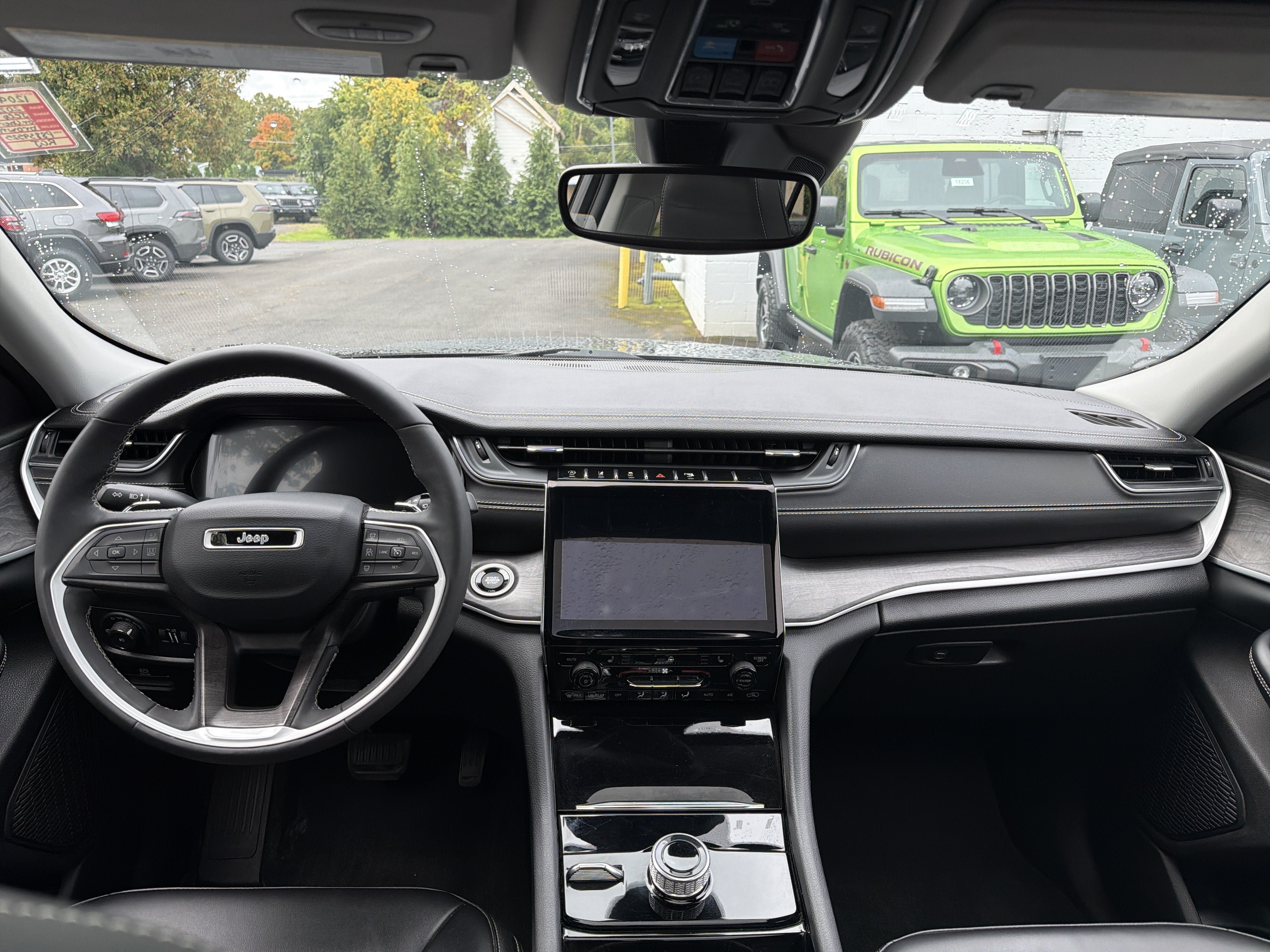 Used 2023 Jeep Grand Cherokee L Limited AWD/4WD image 11
