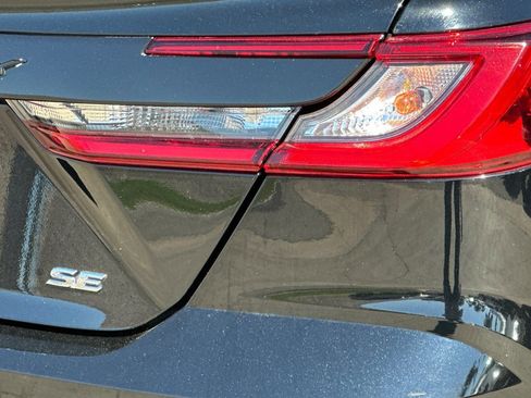 Used 2025 Toyota Camry SE image 27