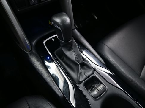 Used 2023 Toyota Corolla Cross XLE AWD/4WD image 22