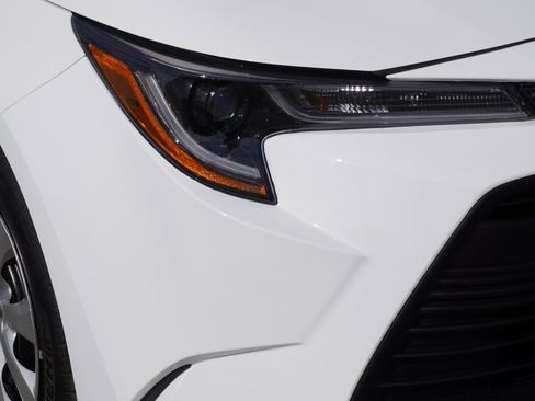 Used 2025 Toyota Corolla LE image 3