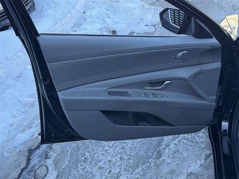 Used 2025 Hyundai Elantra SEL image 15