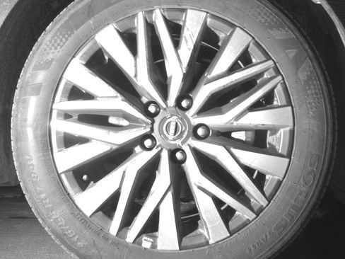 Used 2025 Nissan Altima 2.5 SV FWD image 13