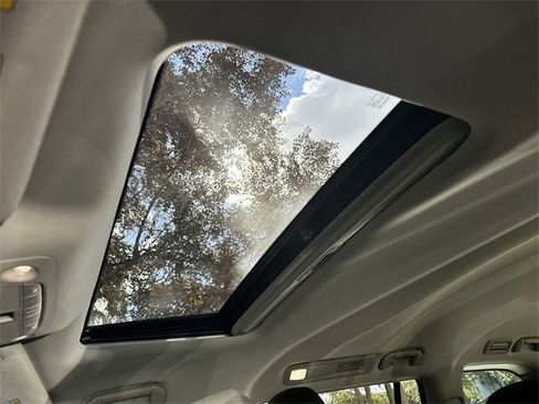 Used 2023 Nissan Armada SL image 16