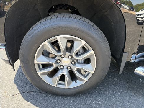 Used 2022 Chevrolet Silverado 1500 LT AWD/4WD image 11