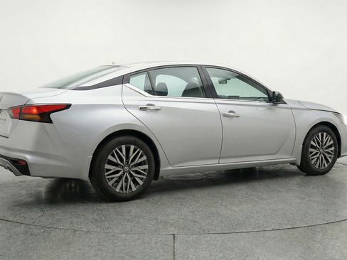 Used 2025 Nissan Altima 2.5 SV image 9
