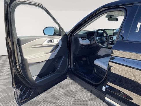 Used 2025 Ford Explorer Active w/ Active Comfort Package image 22